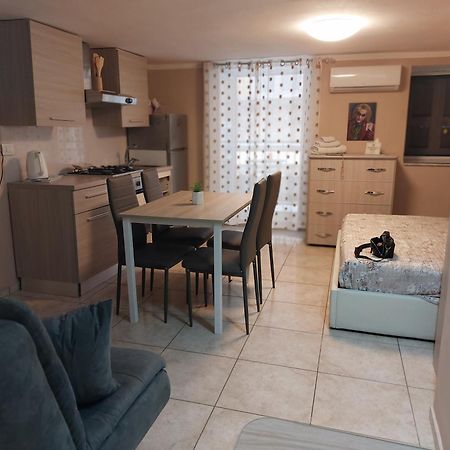 Masaniello'S House Apartment Наполи Стая снимка